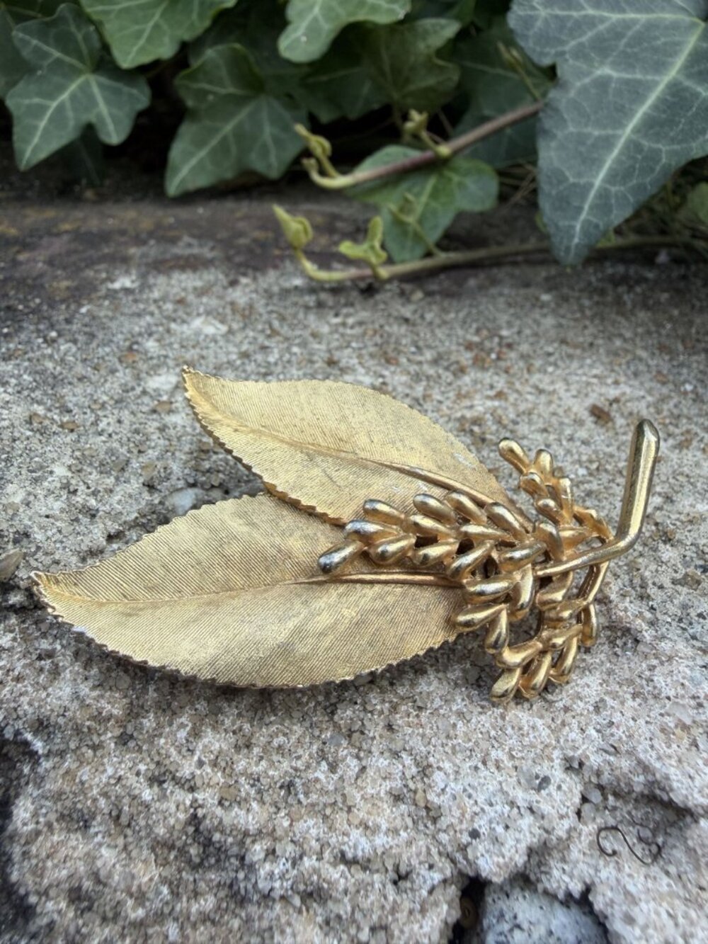 BSK Gold Tone Leaf Wheat Brooch Pin Textured Fall Botanical Mid Century 50s VTG